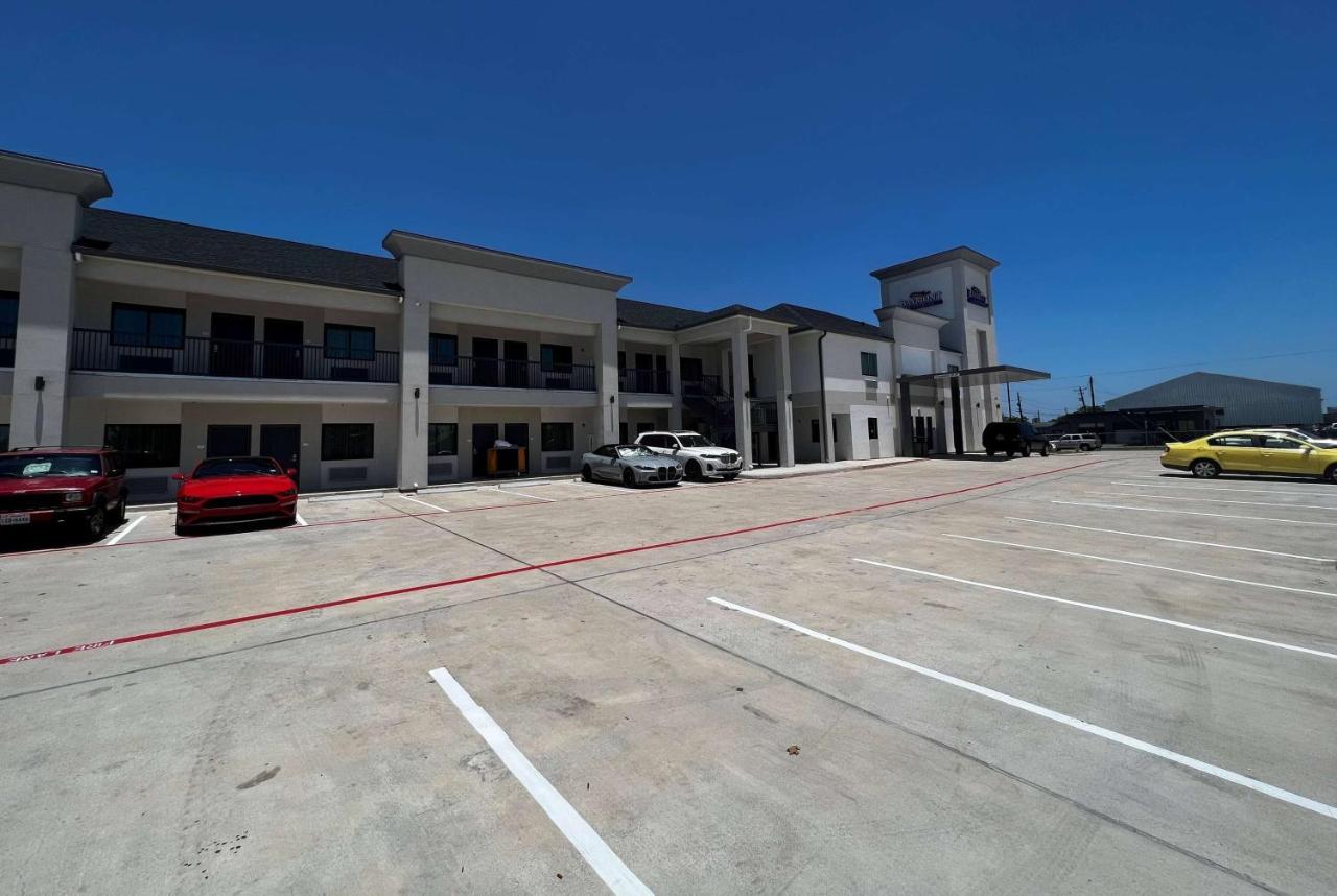 Baymont By Wyndham Freeport Texas Hotel Exterior photo