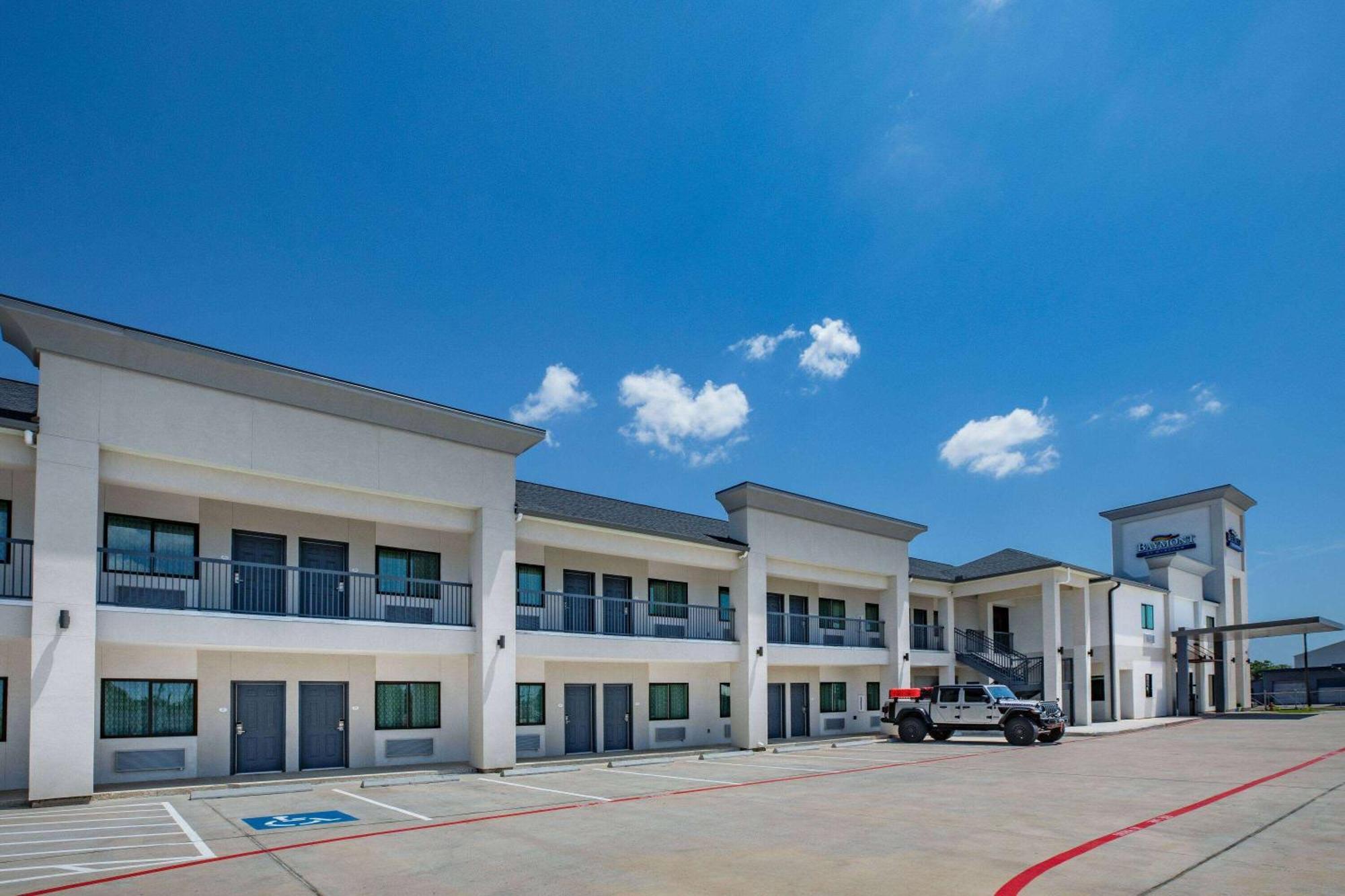 Baymont By Wyndham Freeport Texas Hotel Exterior photo