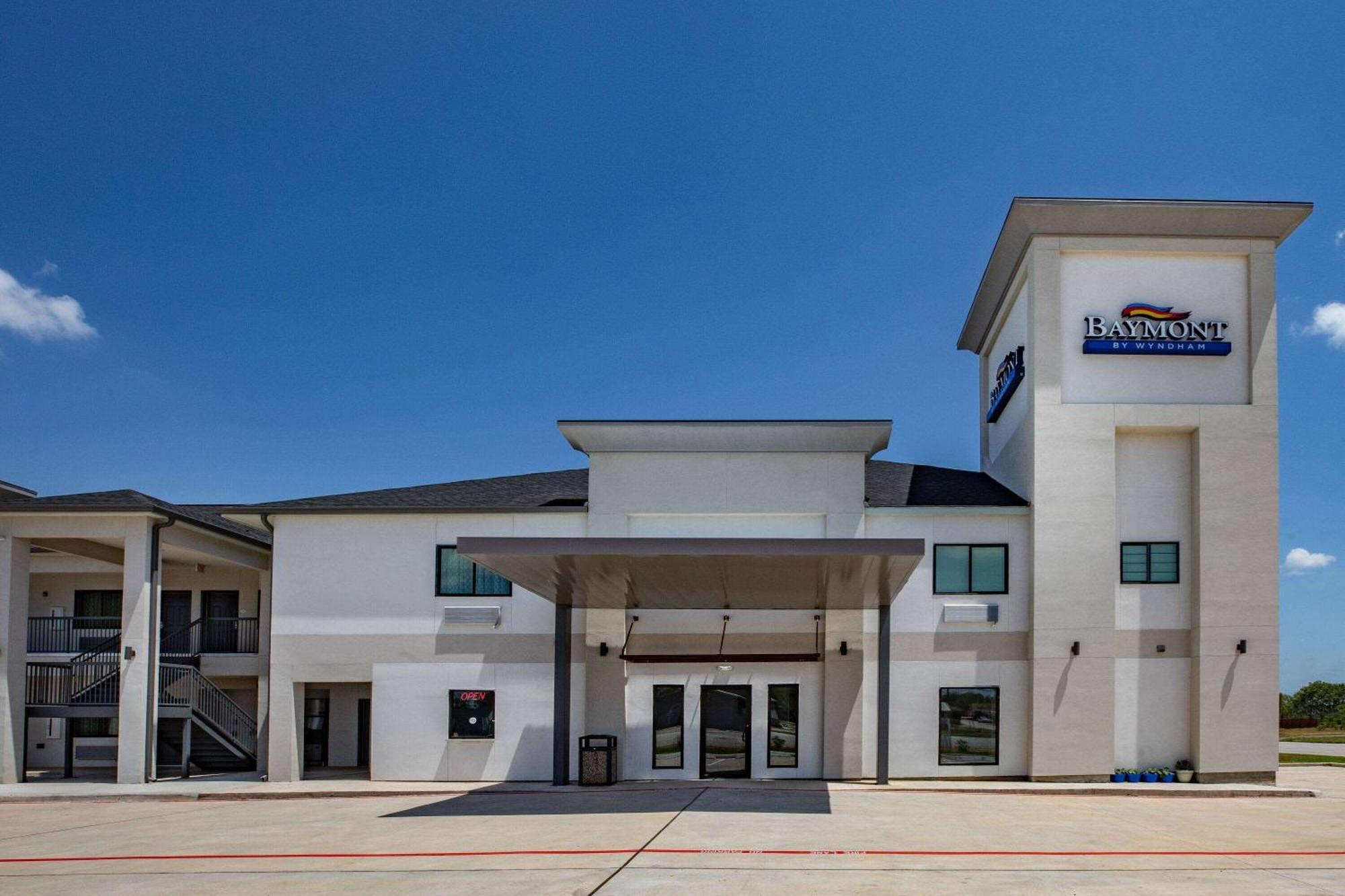 Baymont By Wyndham Freeport Texas Hotel Exterior photo