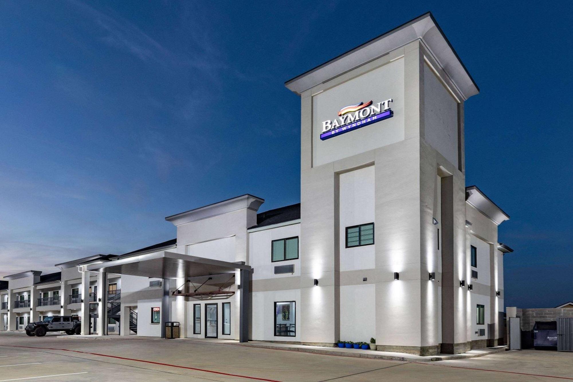 Baymont By Wyndham Freeport Texas Hotel Exterior photo