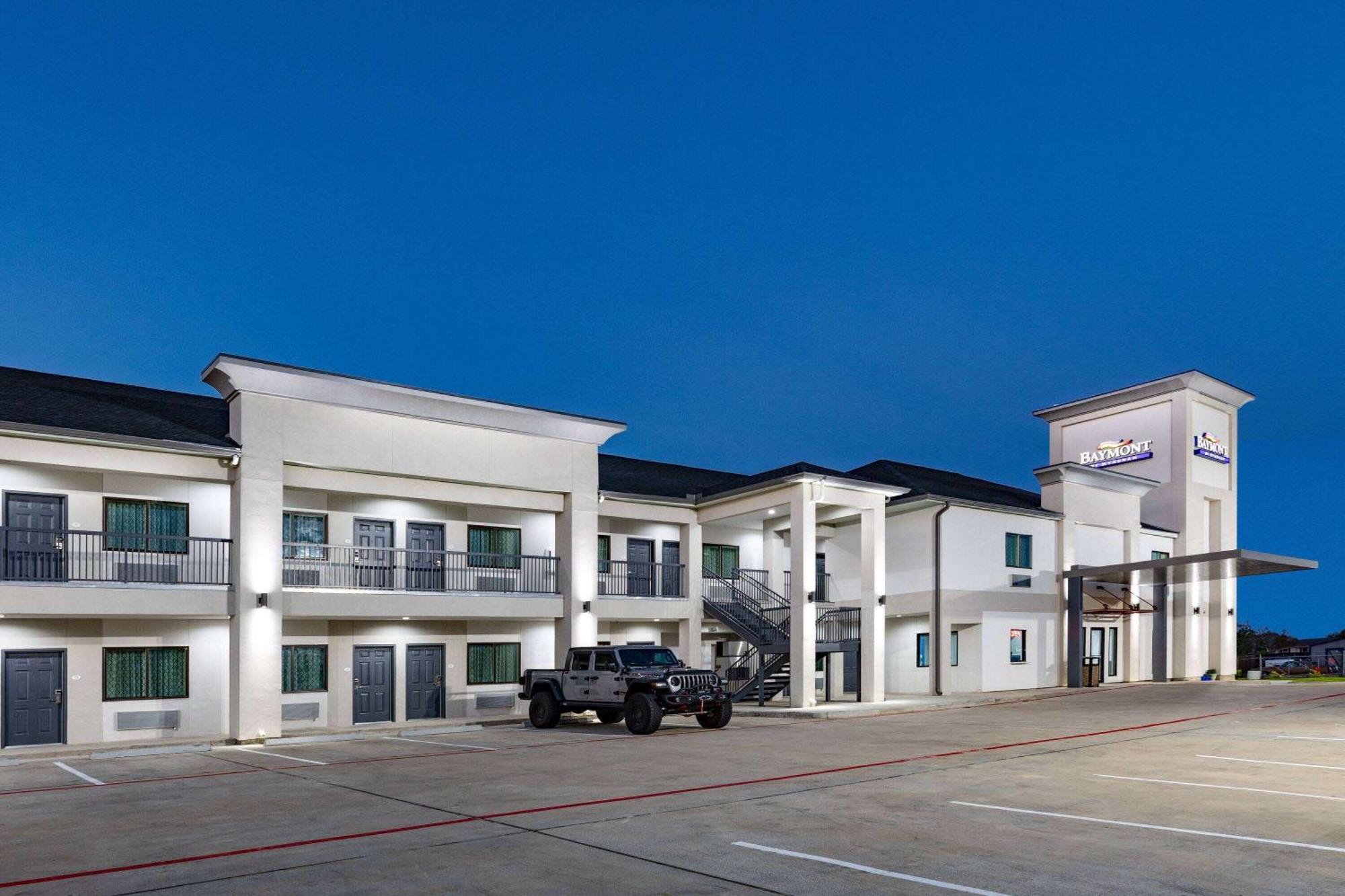 Baymont By Wyndham Freeport Texas Hotel Exterior photo